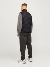 Load image into Gallery viewer, VEST JACK &amp; JONES 12256987
